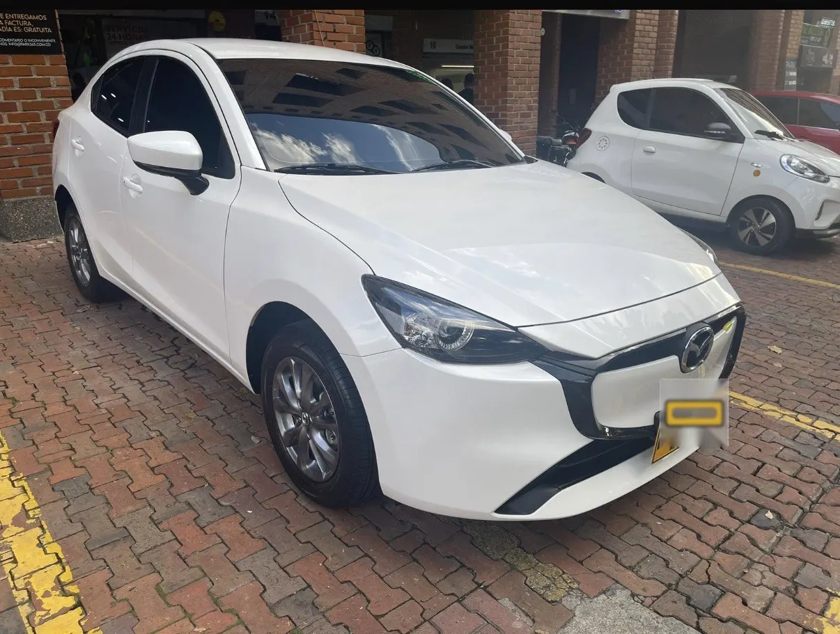 Mazda 2 - foto real