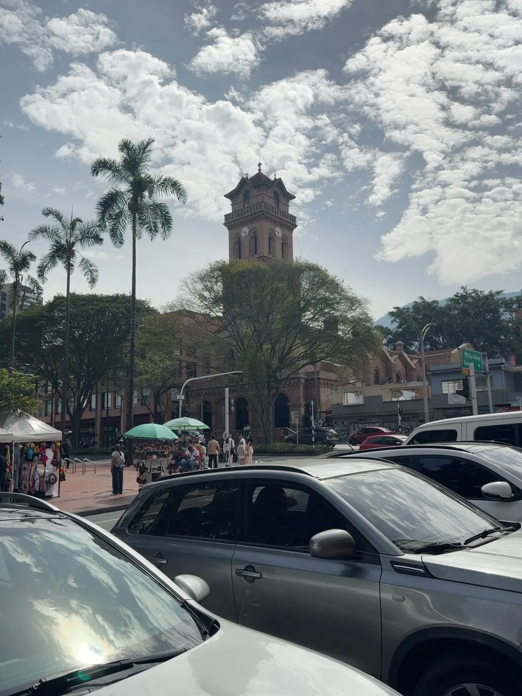 Parque del Poblado, referencia para llegar a la oficina